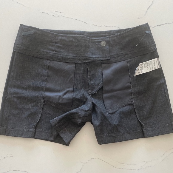 Sisley by United Colors of Benetton | Y2K High-Waisted Dark Gray Tailored Shorts - Picture 5 of 11